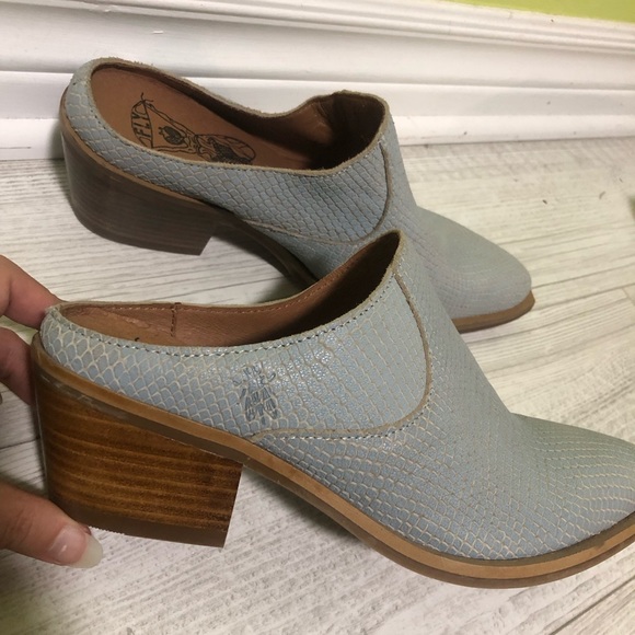 Fly London baby blue snake skin mules - Picture 5 of 5